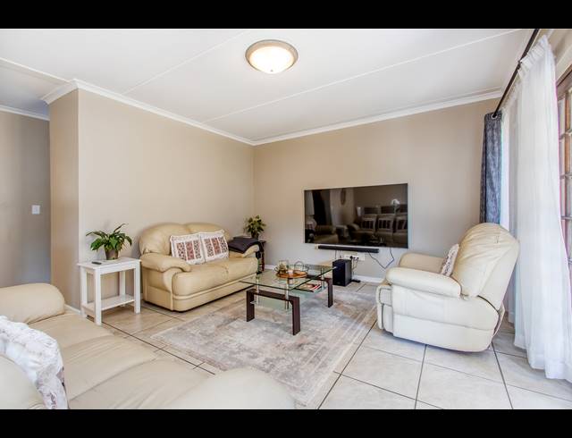 3 BEDROOM HOUSE FOR SALE IN BROADACRES